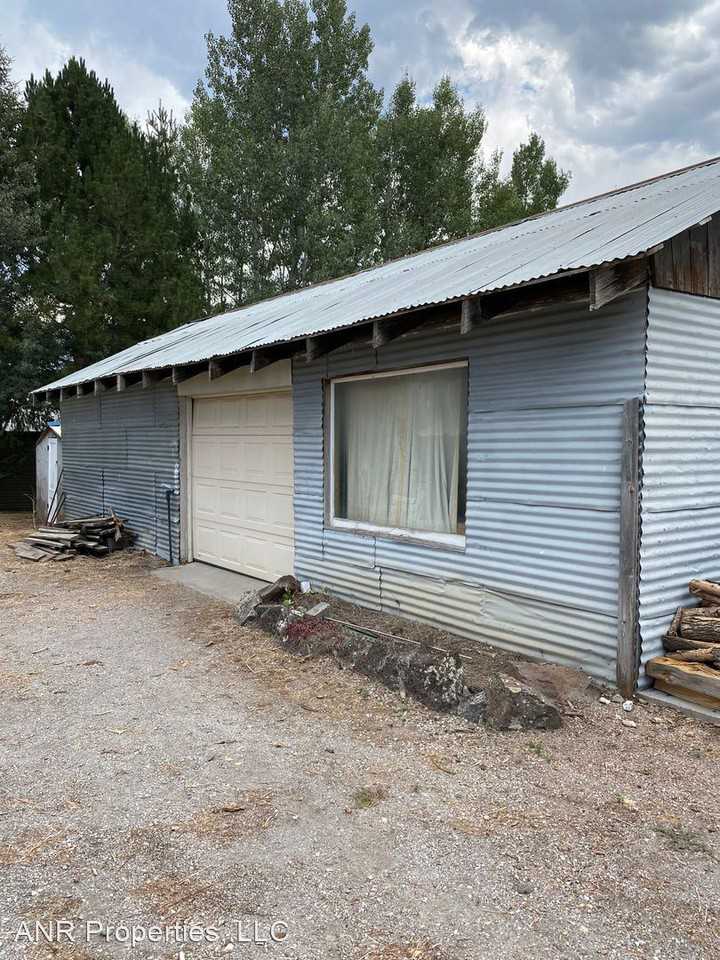 548 Main St - Photo 3 of 17