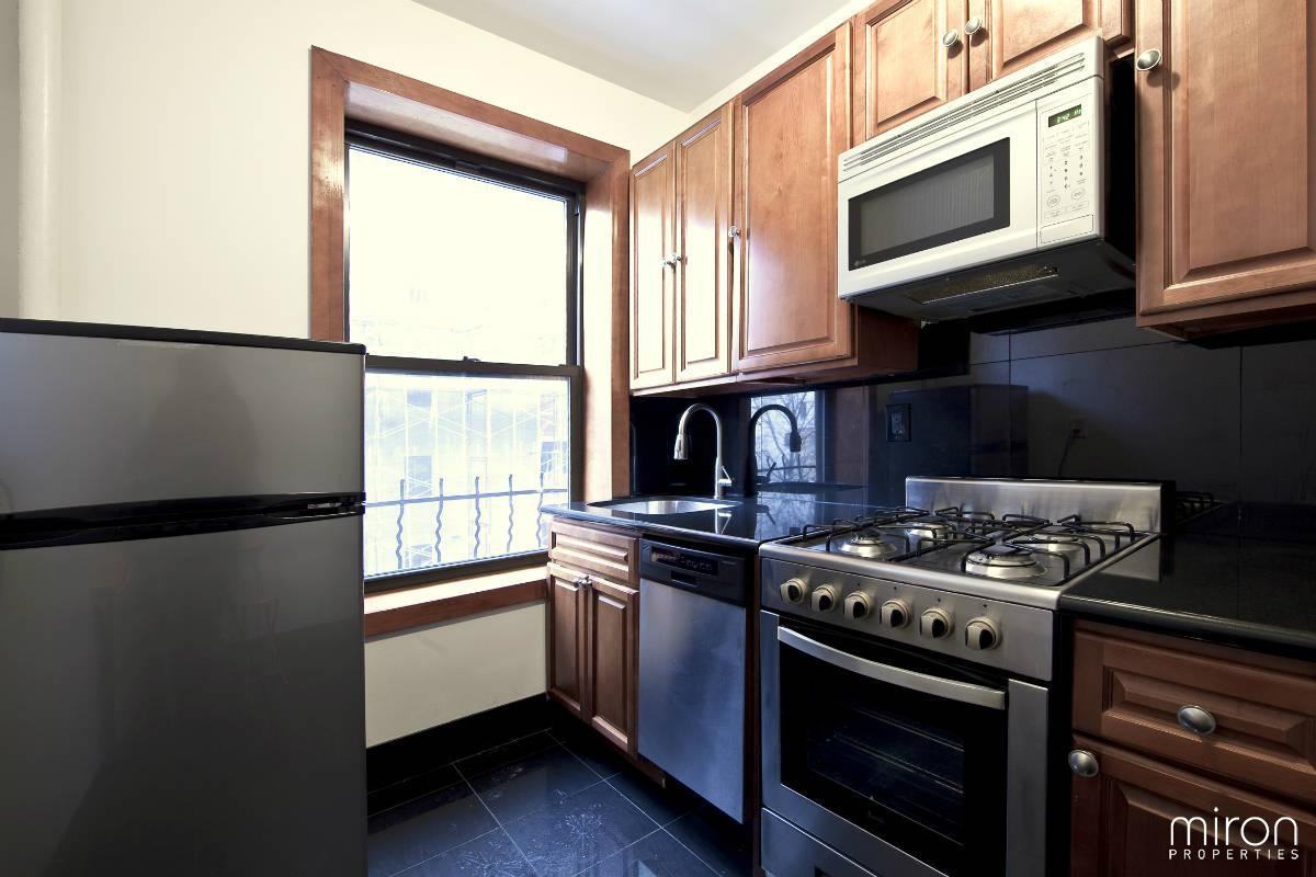 188 Suffolk St #3B - Photo 3 of 6