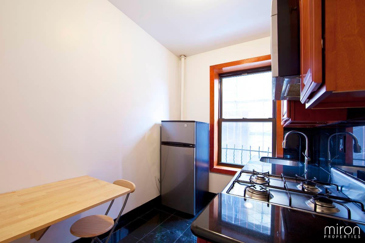 188 Suffolk St #3B - Photo 2 of 6