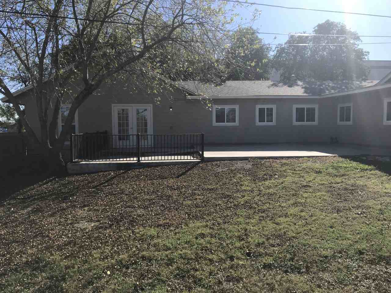127 Cloudhaven Dr - Photo 3 of 10