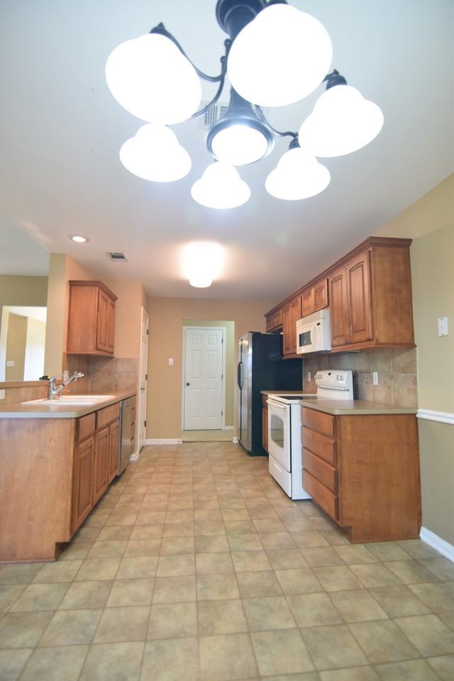 1204 Westend Dr - Photo 5 of 25