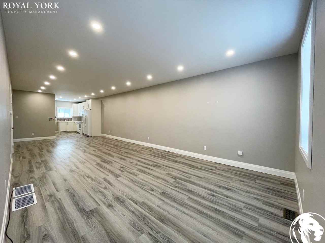390 Cannon St E - Photo 3 of 19