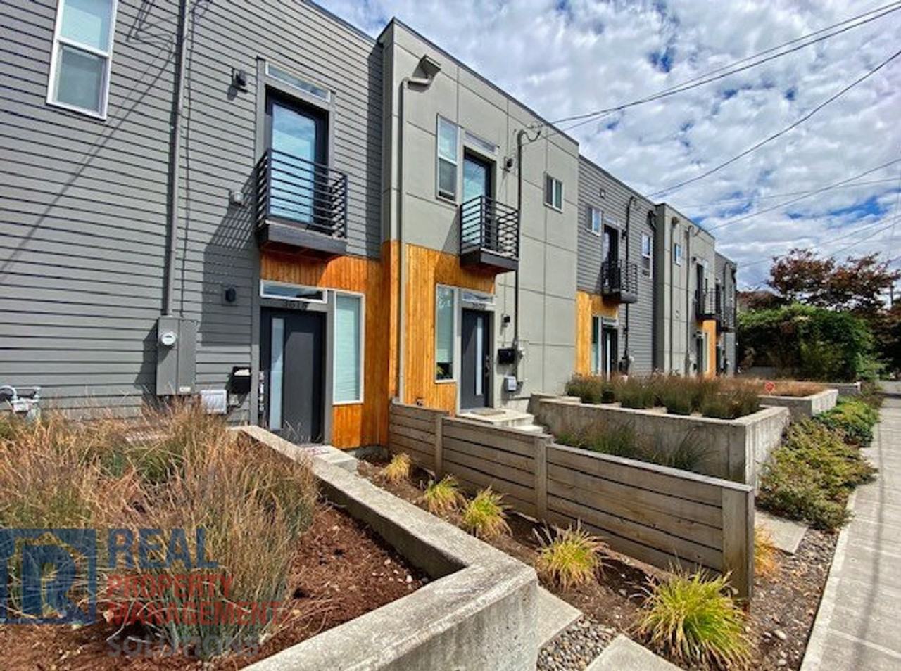 3618 Se 27th Ave - Photo 2 of 37