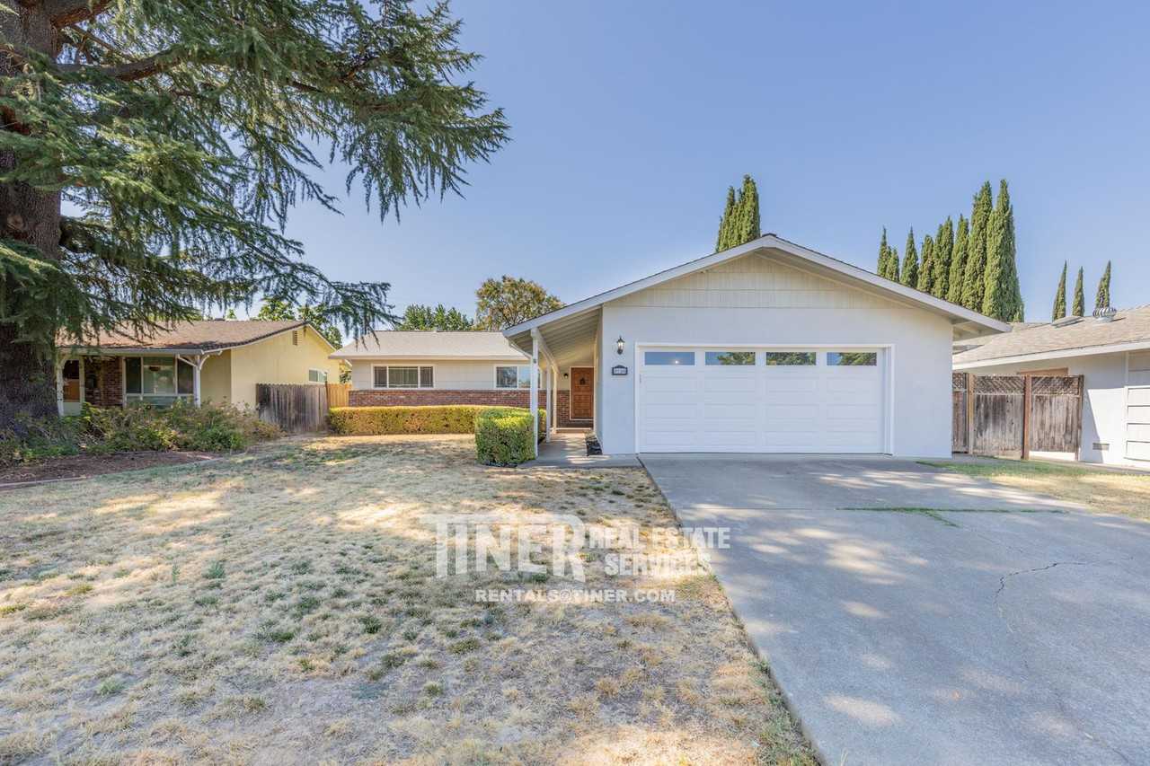 9136 Cecile Way, Rosemont, CA 95826 3 Bedroom House for 2,200/month