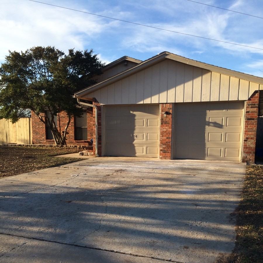 8133 NW 89th St - Photo 2 of 25