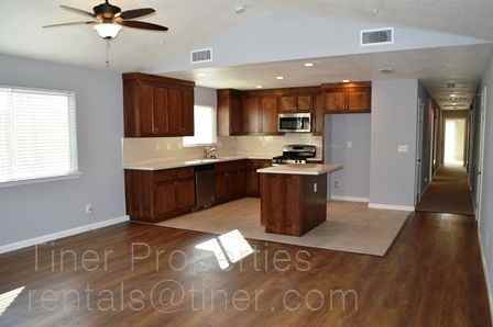 1436 Katharine Ave - Photo 3 of 12