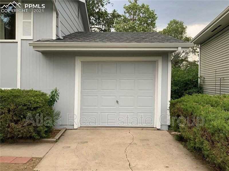 2022 Pepperwood Dr - Photo 3 of 37