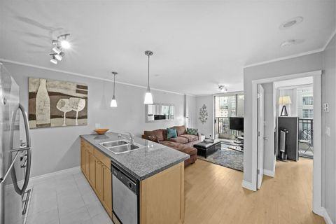 989 Richards Street - Photo 3 of 24