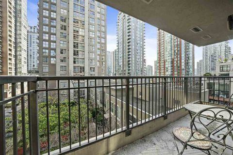 989 Richards Street - Photo 4 of 24