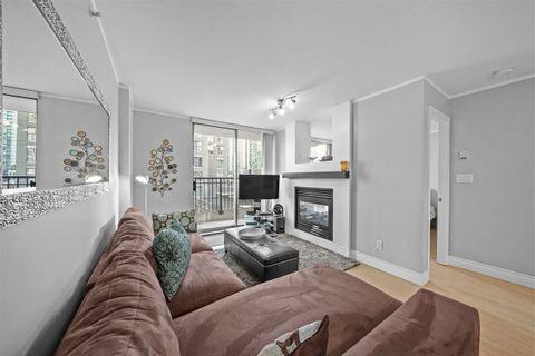 989 Richards Street - Photo 5 of 24