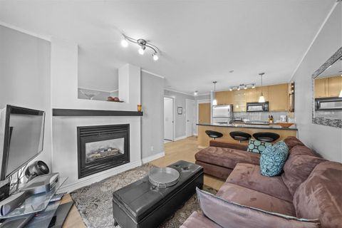 989 Richards Street - Photo 2 of 24