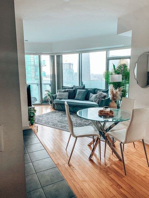 12 York Street #2807