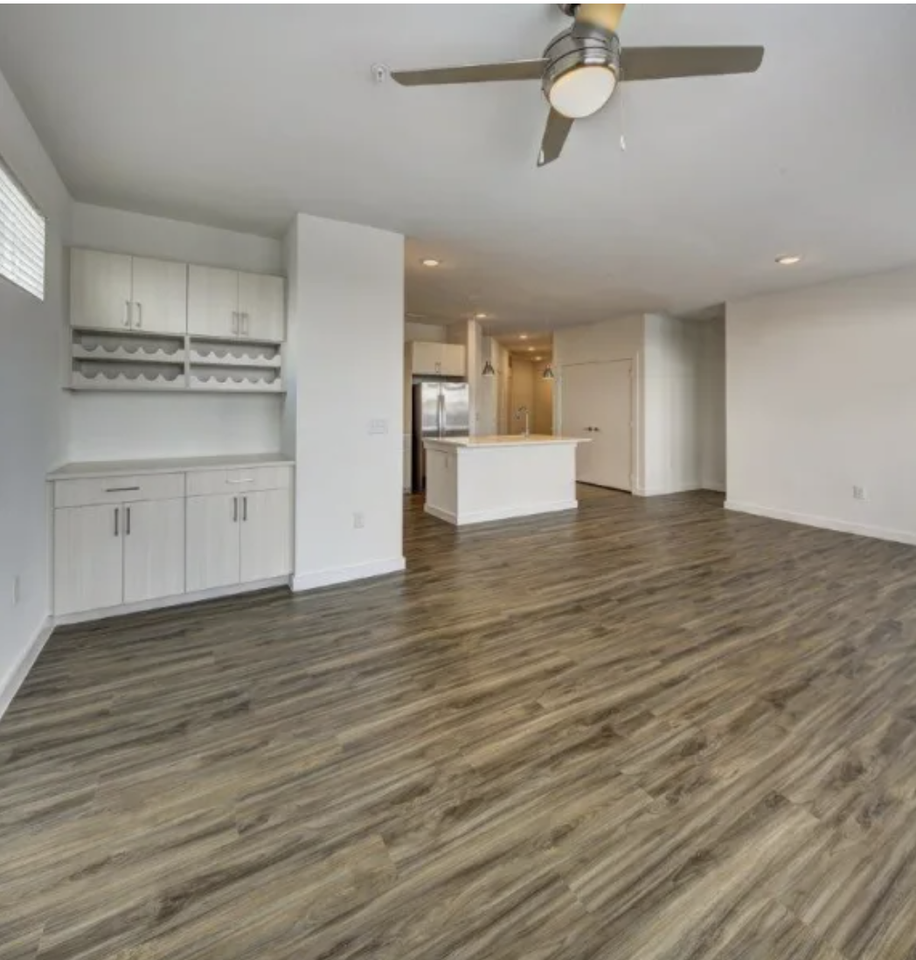 2501 East Riverside Drive 404 - Photo 2 of 12