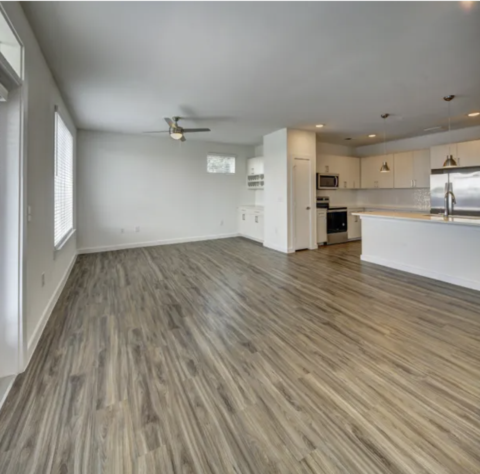 2501 East Riverside Drive 404 - Photo 3 of 12
