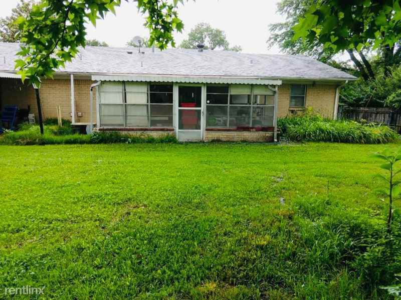 5822 E 35th St - Photo 3 of 4