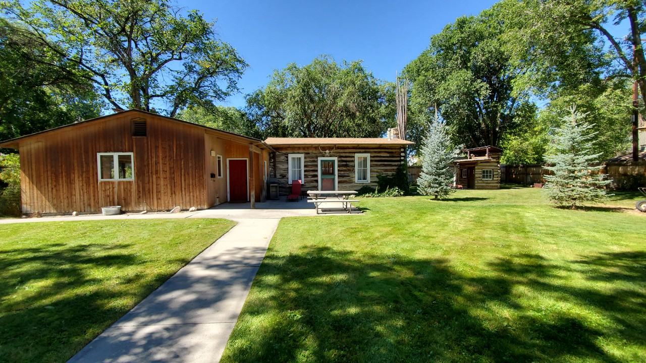 1537 Alger Ave - Photo 2 of 13