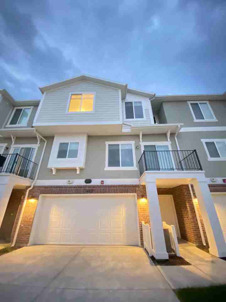 4217 W Flight Park Ct - Photo 2 of 32