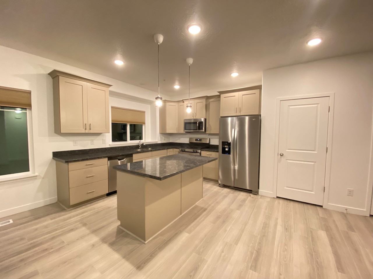 4217 W Flight Park Ct - Photo 3 of 32