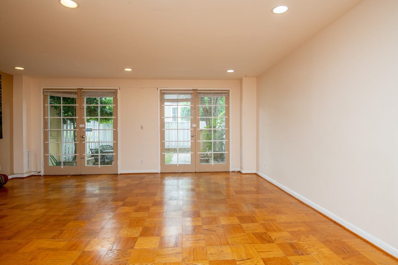 152 G St Sw - Photo 2 of 21