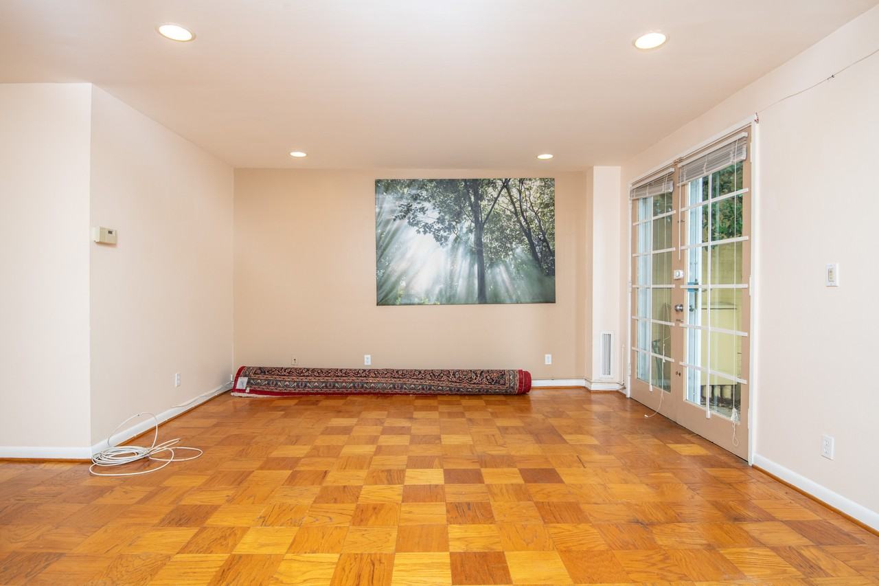 152 G St Sw - Photo 3 of 21