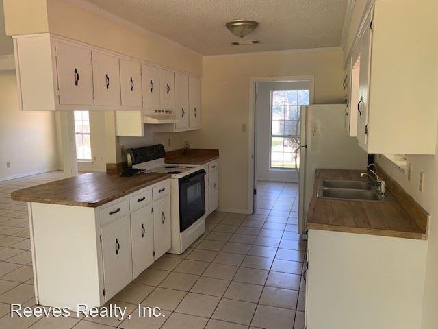 1101 Dawn Ct - Photo 3 of 21