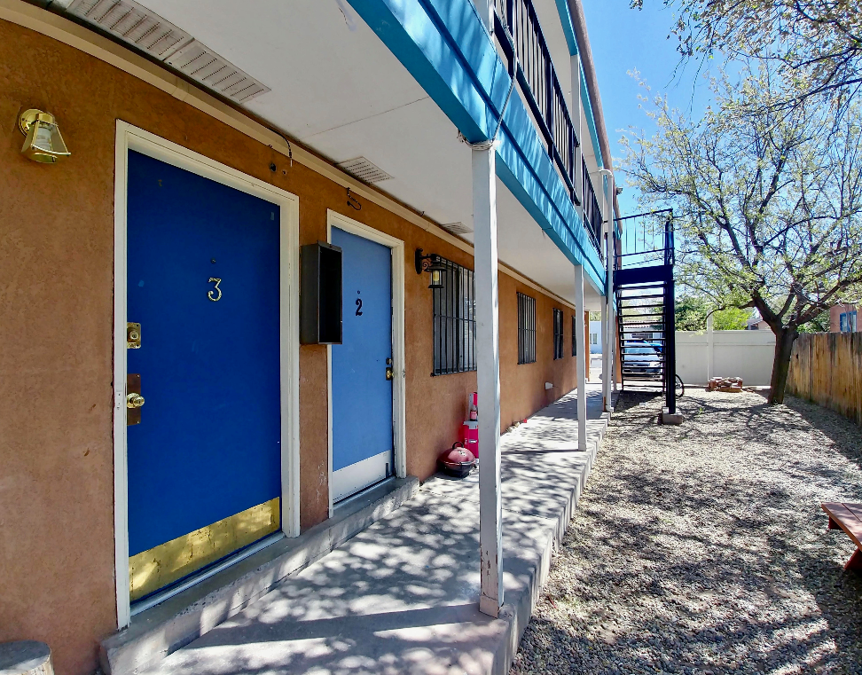 313 Girard Blvd Se - Photo 2 of 8