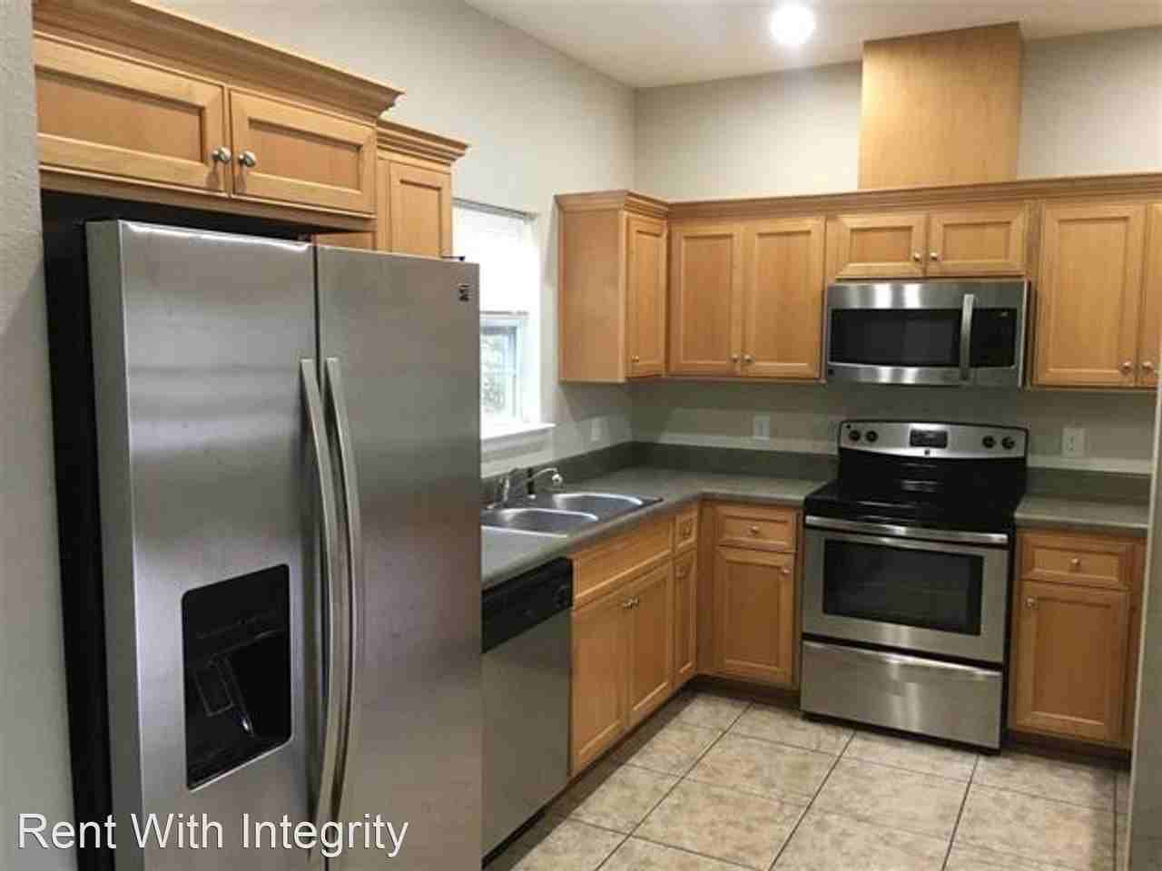 1852 Ivy Lane - Photo 3 of 18