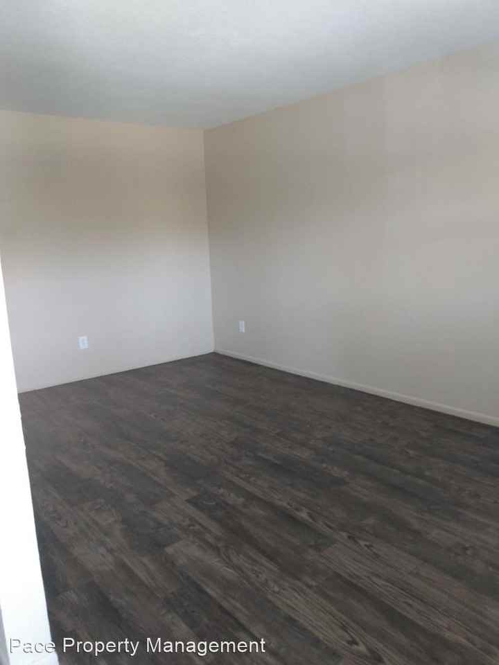 2815 Southwest 28th Avenue - Photo 3 of 7