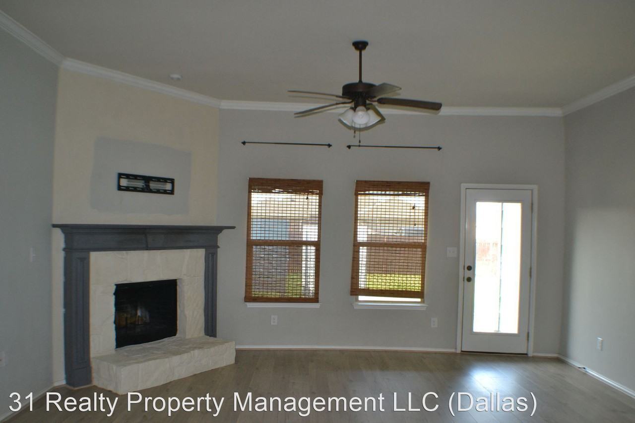 312 Portland Ct - Photo 3 of 16