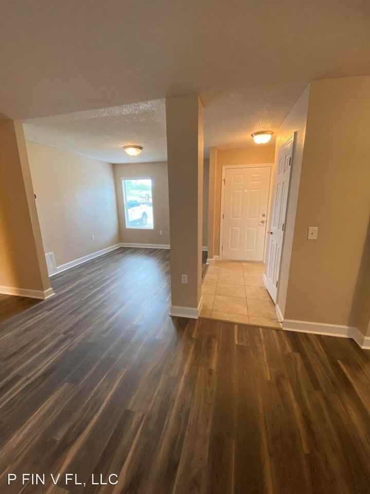 644 Carrier Dr - Photo 3 of 15