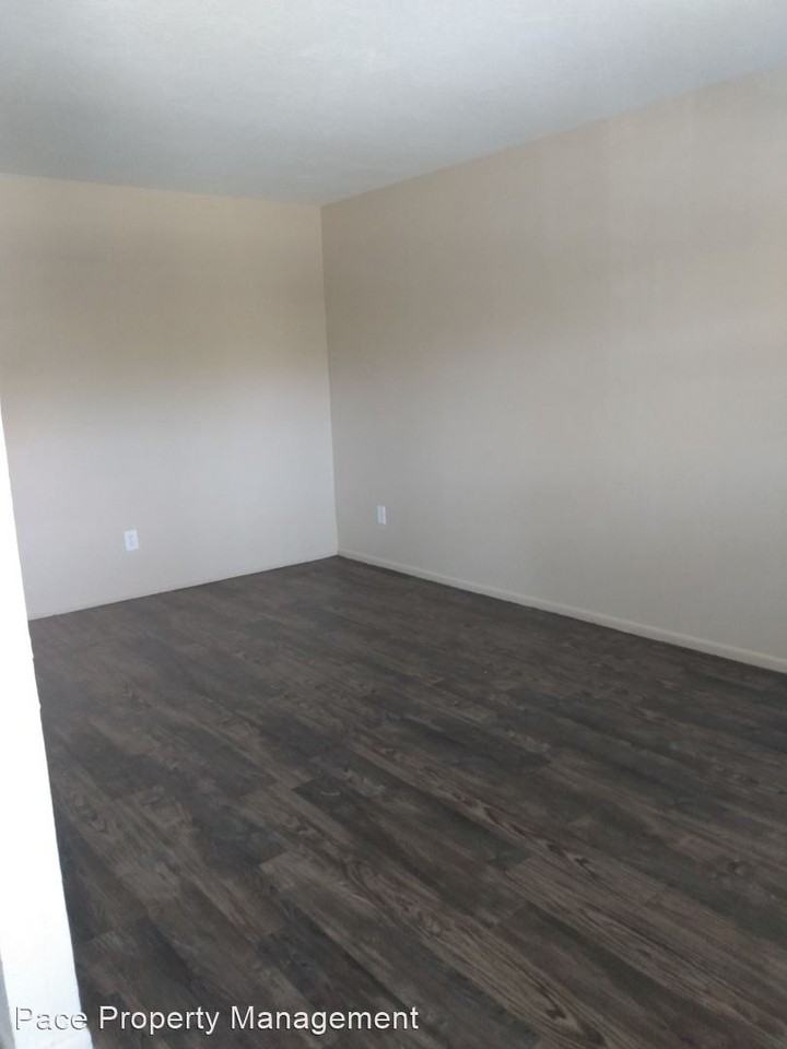 2808 Southwest 28th Avenue - Photo 3 of 7
