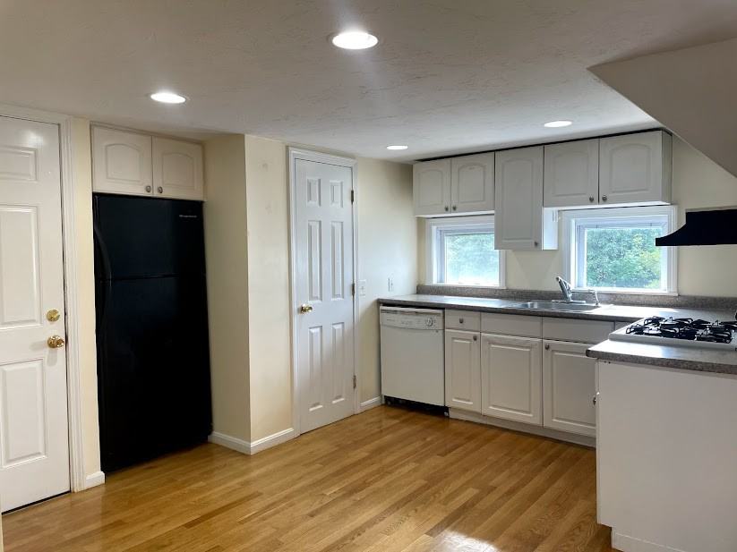 232 Temple St #3 - Photo 2 of 17