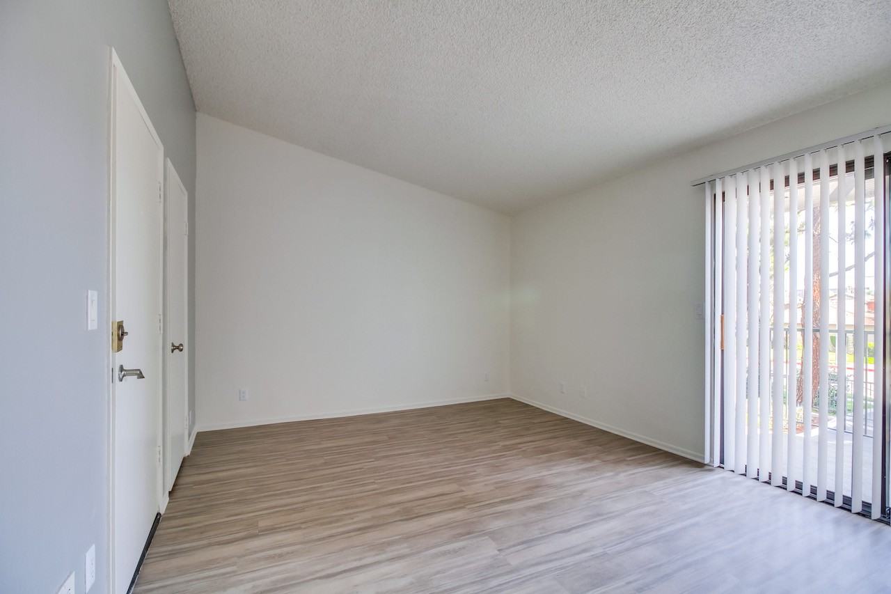 Harbor Cliff Apartments - Photo 3 of 29