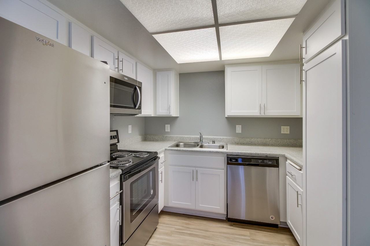 Harbor Cliff Apartments - Photo 2 of 29