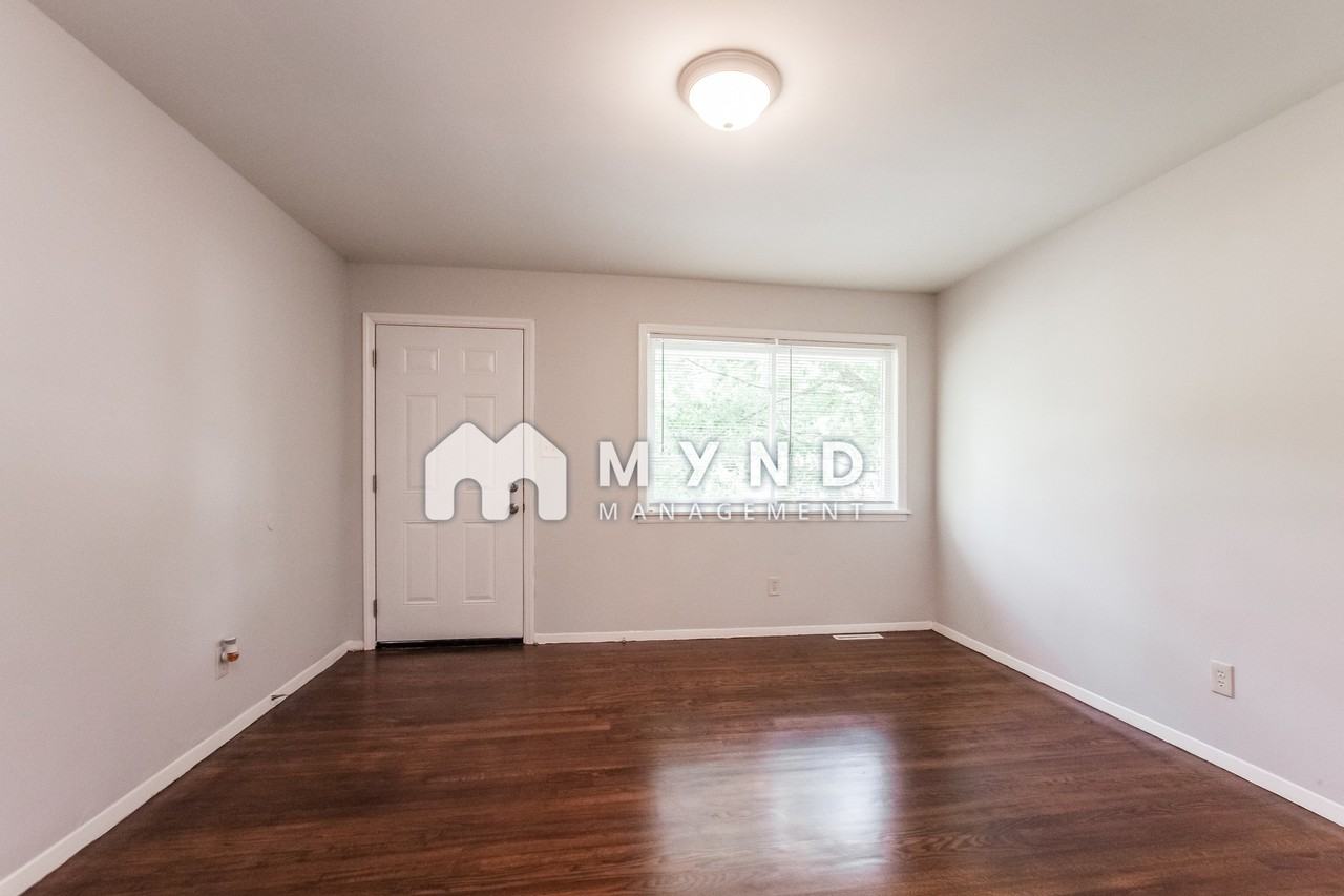 301 Edgegreen Dr - Photo 2 of 17