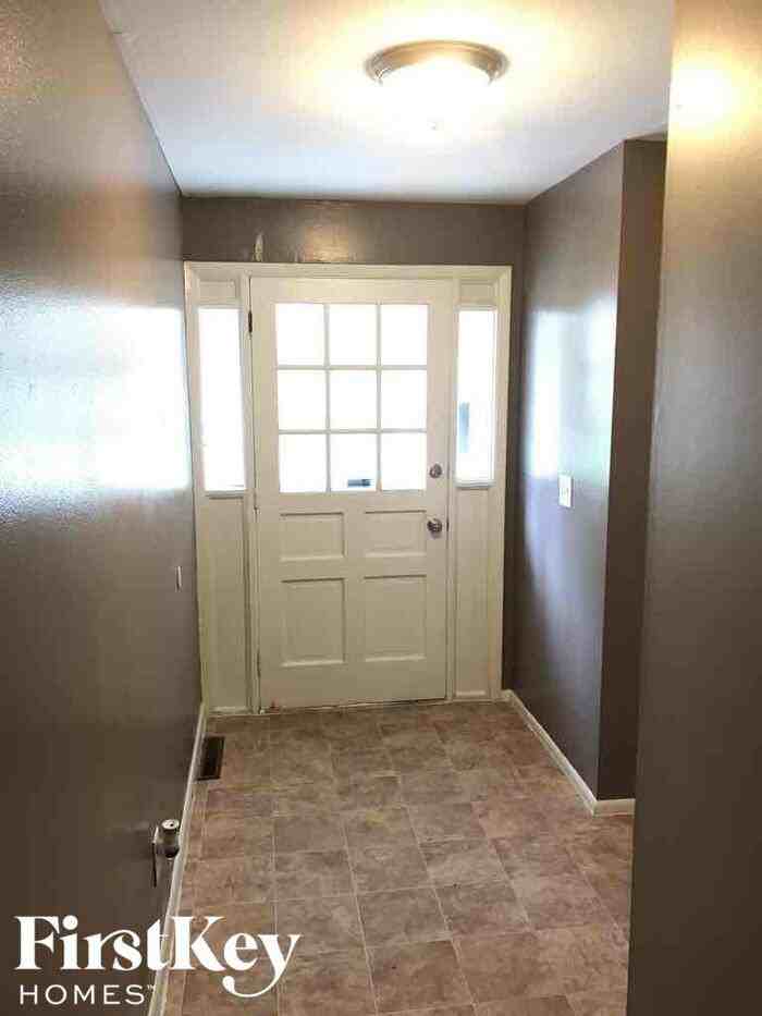 863 Hanson Dr - Photo 3 of 23