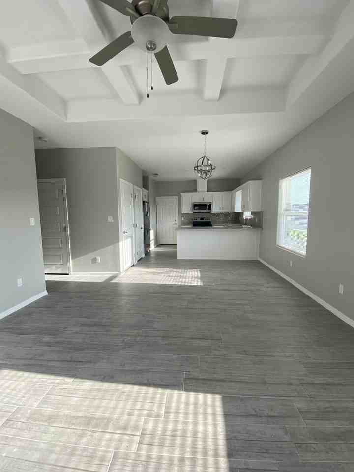 5204 N Winona - Photo 2 of 13