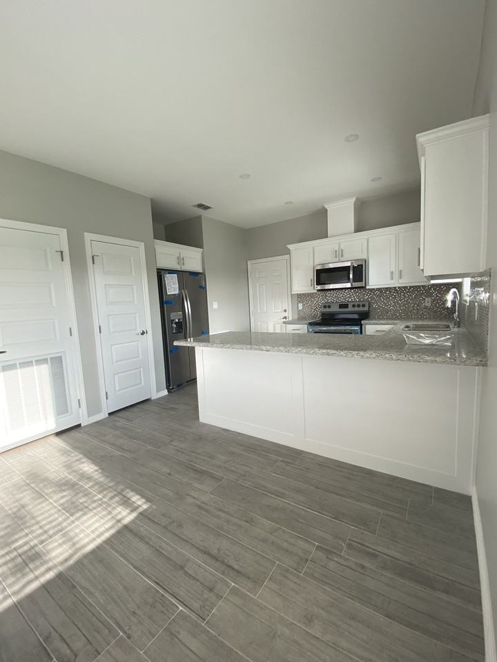 5204 N Winona - Photo 3 of 13