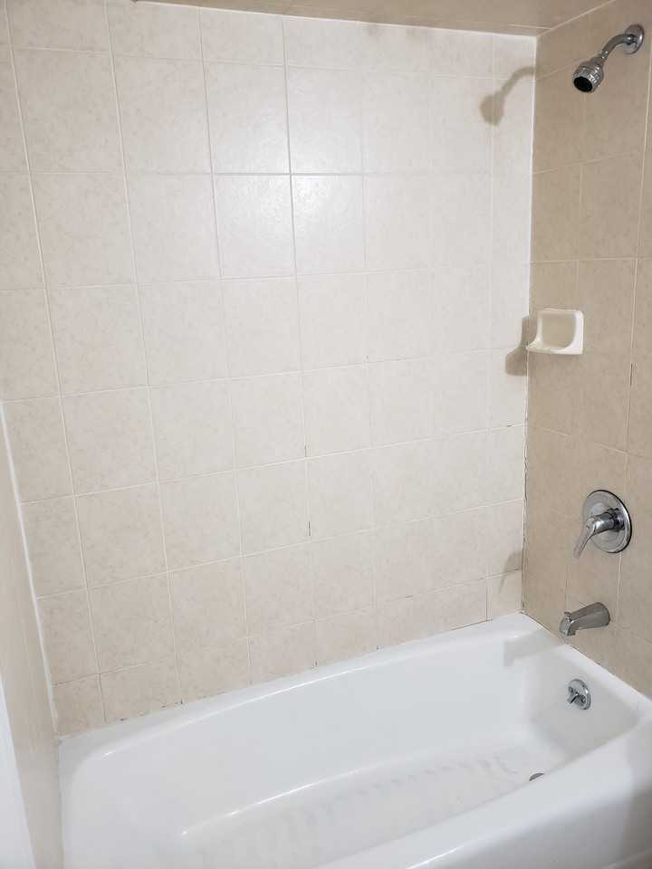 606 Delafield Ave - Photo 3 of 4