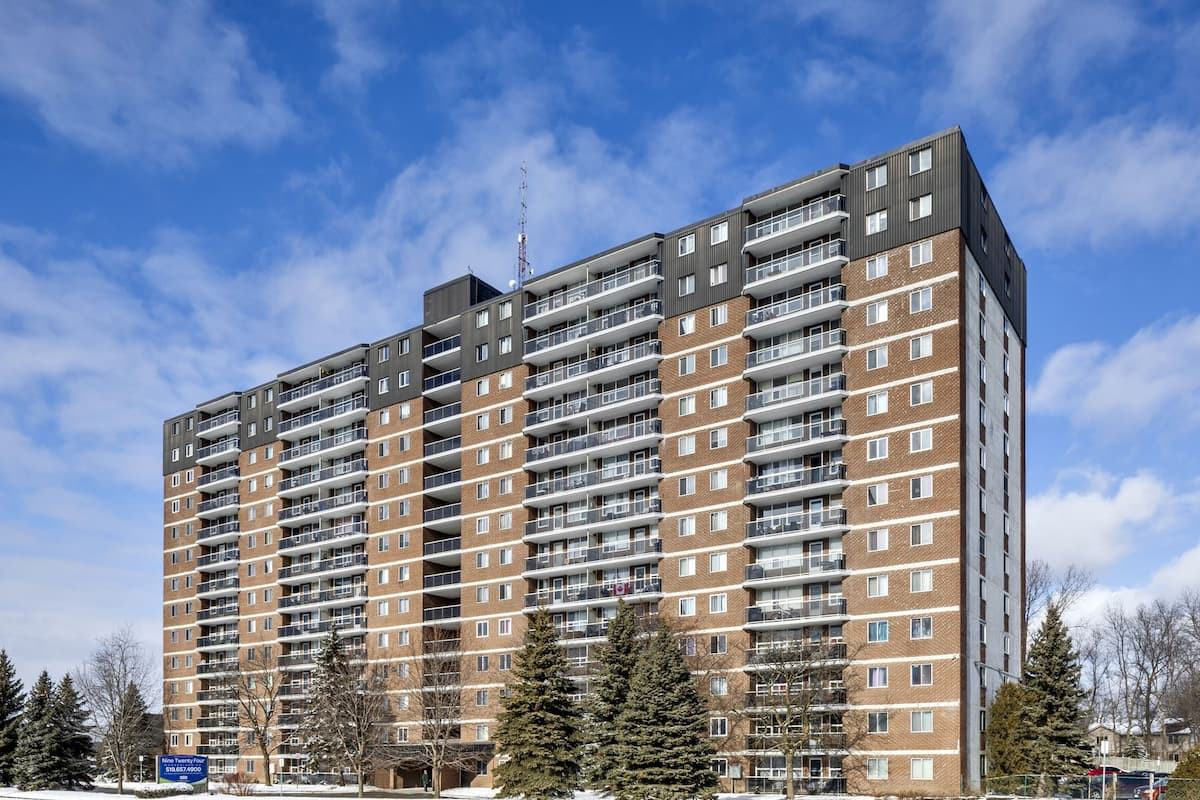 springbank-village-apartments-for-rent-914-916-924-wonderland-road