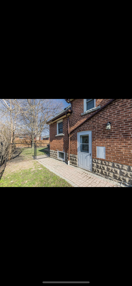 122 East 5th Street - Photo 2 of 8