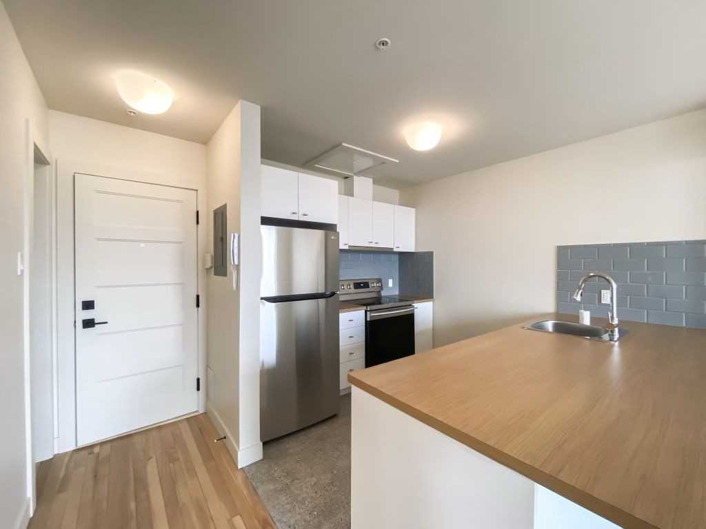 8088 Rue Saint-Denis #23 - Photo 2 of 17