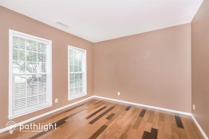 4394 Winterwood Ln - Photo 3 of 16