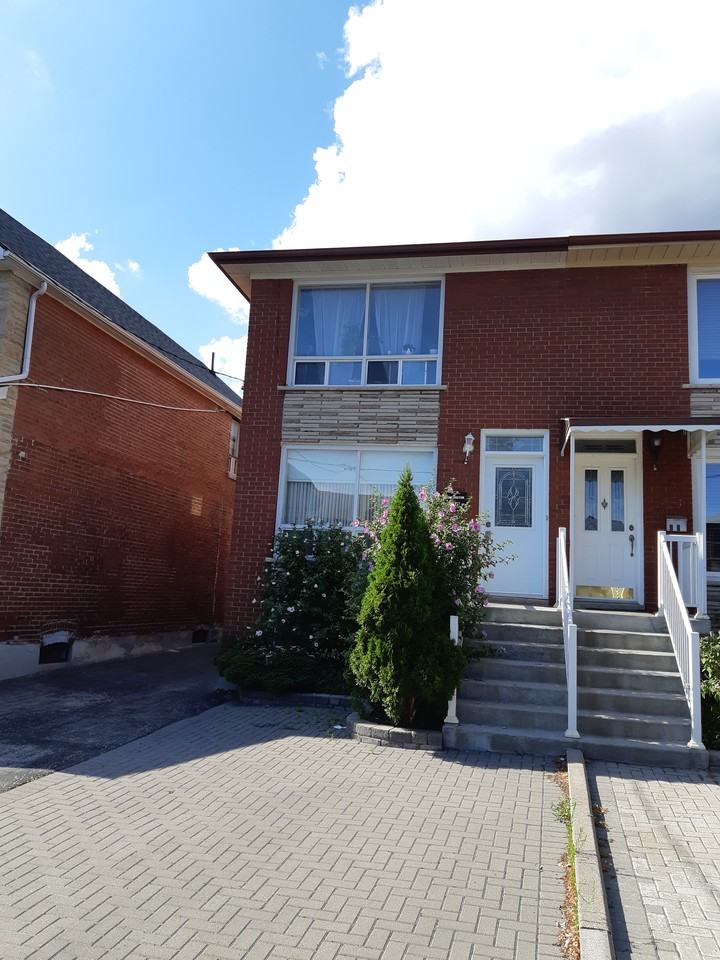 Greenlaw Ave & Peterborough Ave #Main