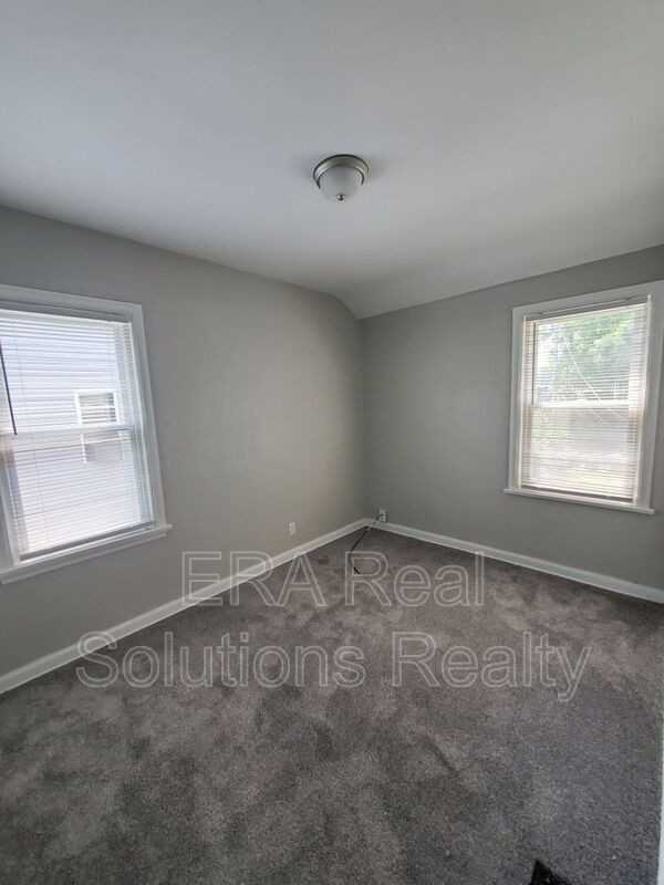 1685 E Whittier St - Photo 2 of 11