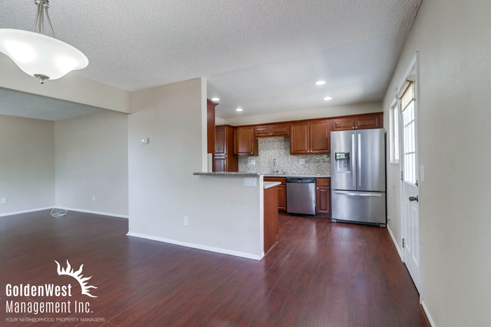 1311 O Ave - Photo 2 of 10