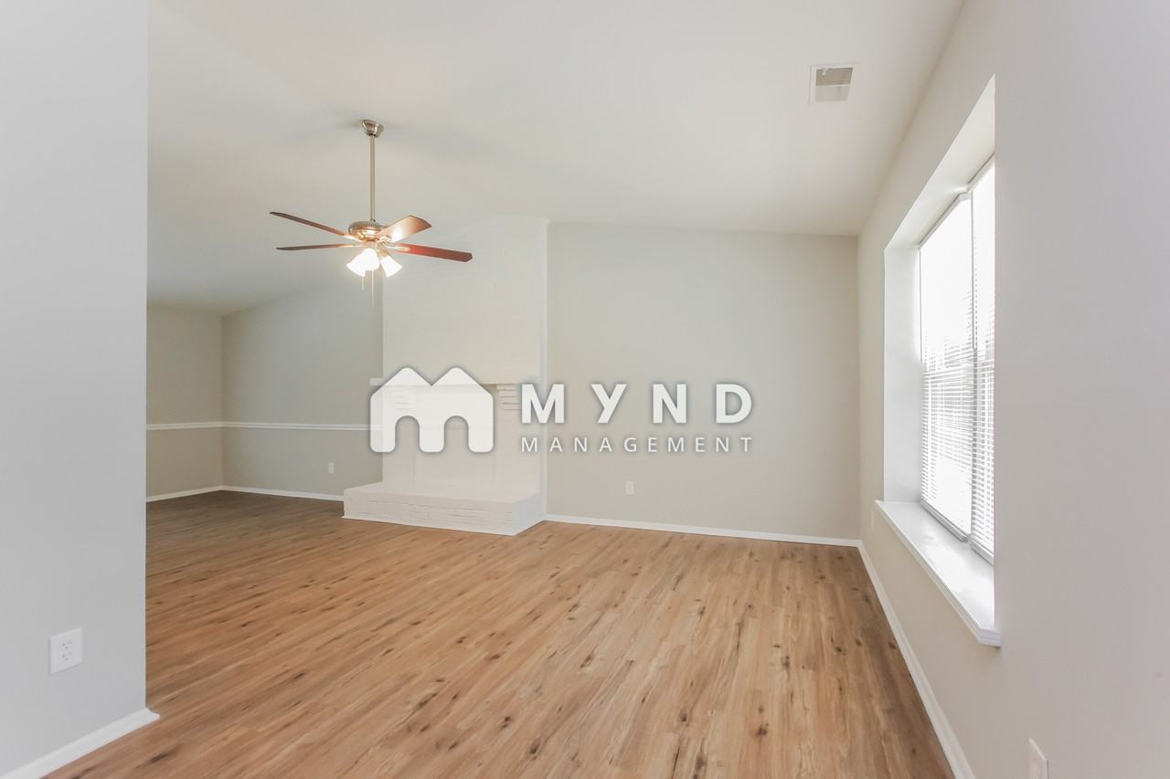 8411 Shiredale Ln - Photo 2 of 17