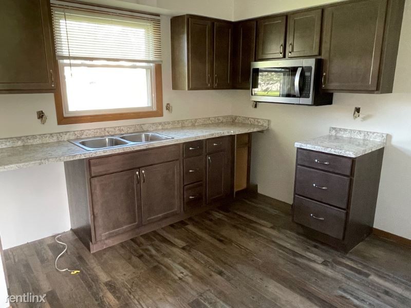 3518 Hester St - Photo 3 of 10