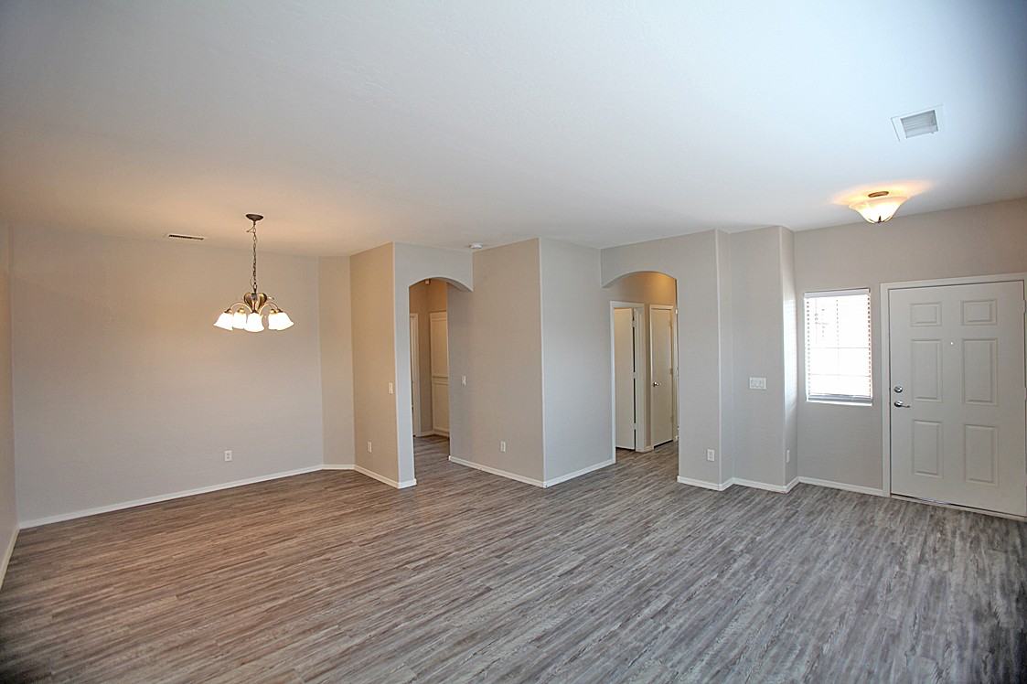 16602 N 168th Ave - Photo 3 of 27