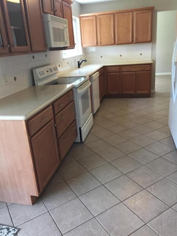2530 Windswept Dr - Photo 5 of 22